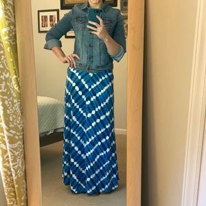 Lands’ End blue tie dye maxi skirt